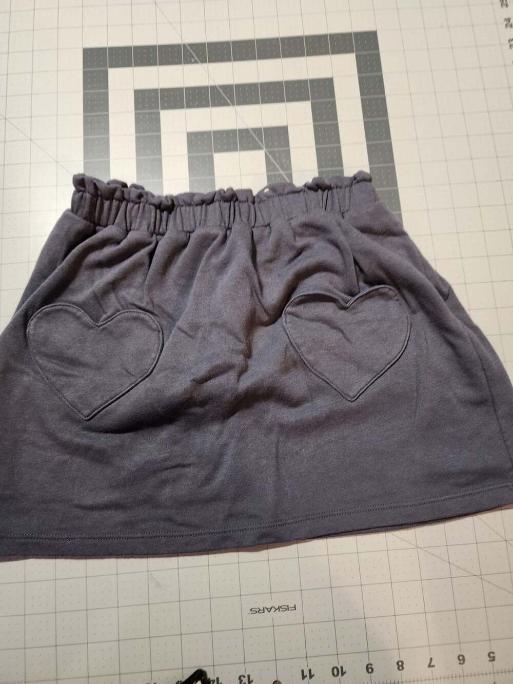 365 Kids from Garanimals Skirt Size 10 Grey Heart Pockets